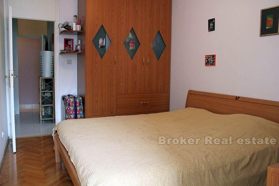 Сплит, Трстеник, солнечная квартира с двумя спальнями