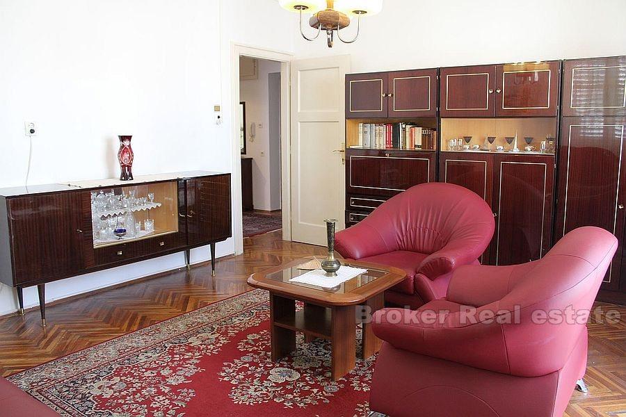 Split, Pojišan, pěkný a pohodlný byt se dvěma ložnicemi