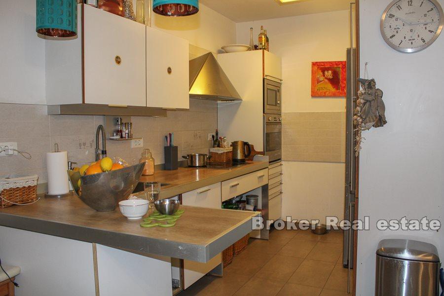 Split, appartement dans immeuble récent