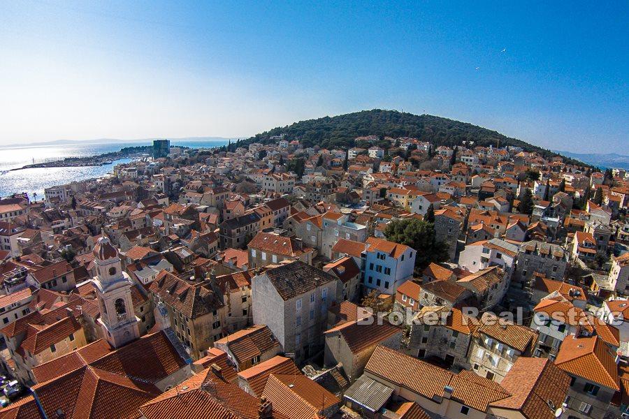 Split, Marjan, dvojdom na troch poschodiach