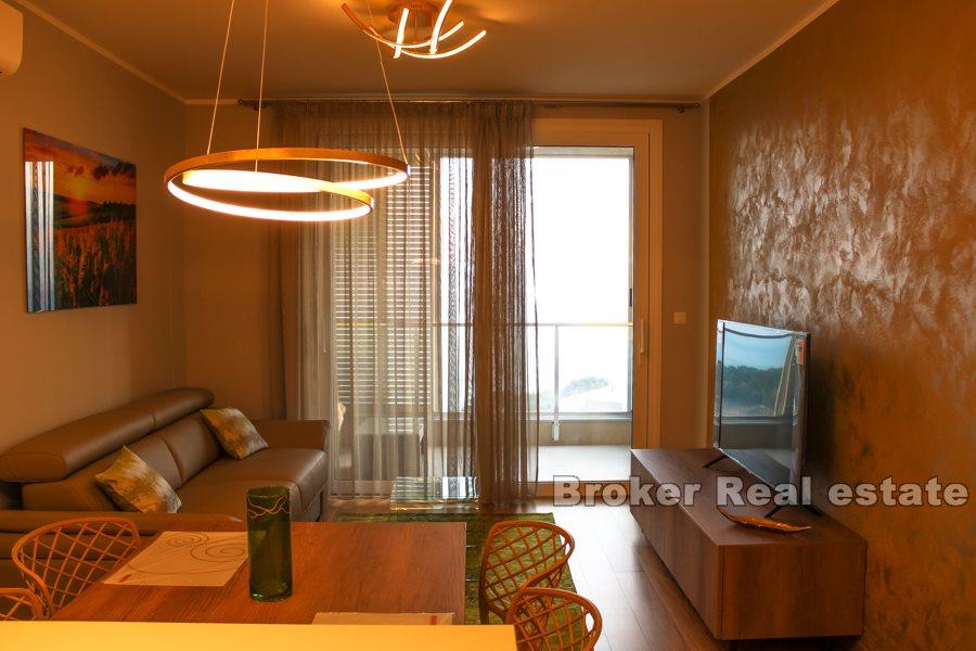 Split, to-roms leilighet med havutsikt