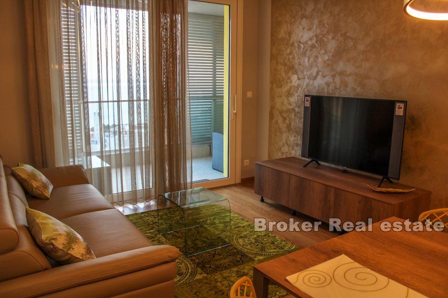 Split, to-roms leilighet med havutsikt