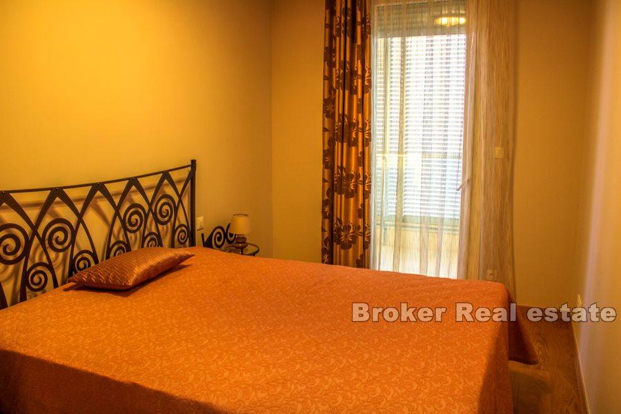 Split, to-roms leilighet med havutsikt