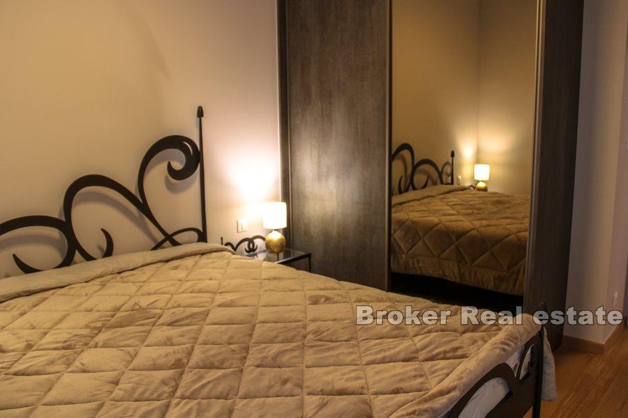 Split, to-roms leilighet med havutsikt