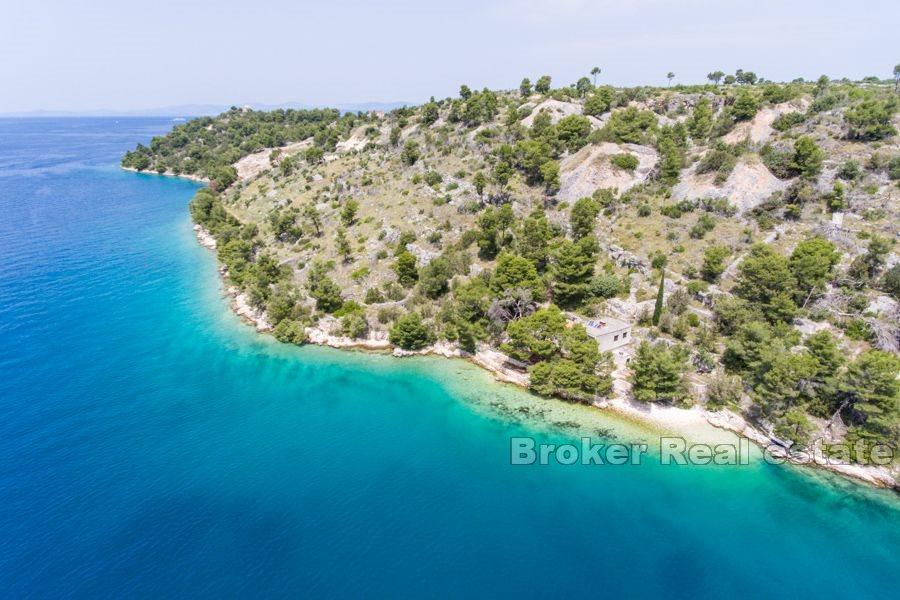 Wyspa Brac, tereny rolnicze z widokiem na morze