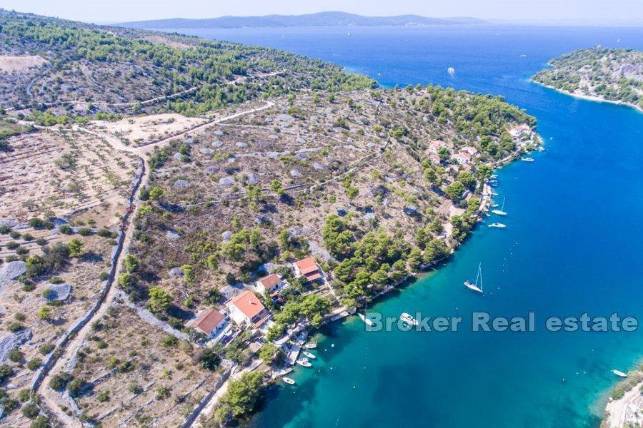 Øya Brac, jordbruksland med havutsikt