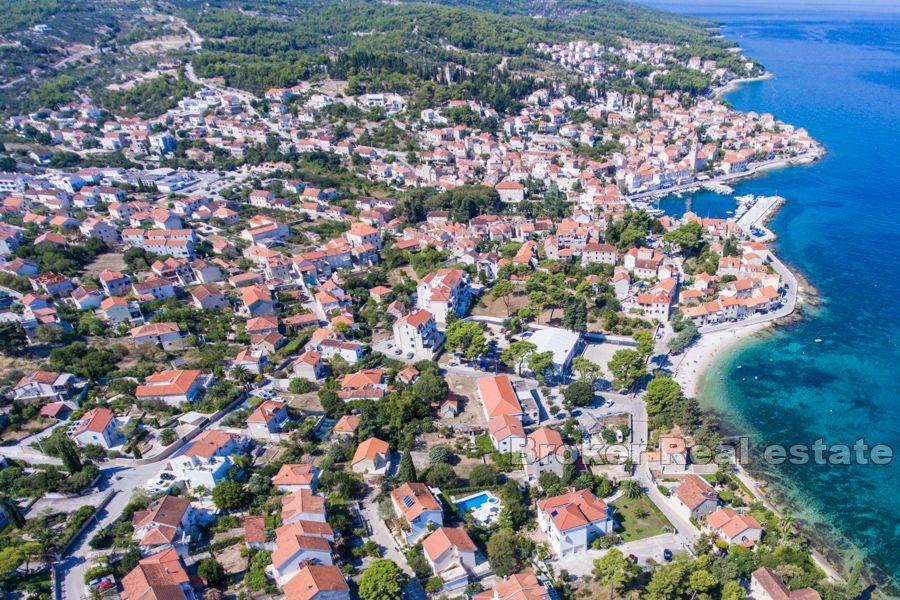 Wyspa Brac, tereny rolnicze z widokiem na morze