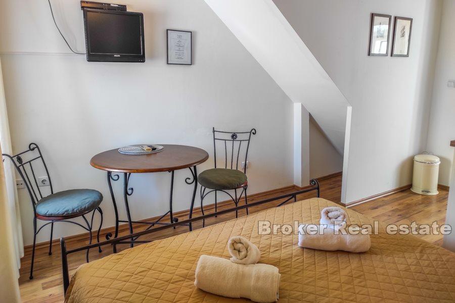 Centrum Splitu - Bliźniak kamienny dom na 3 piętrach