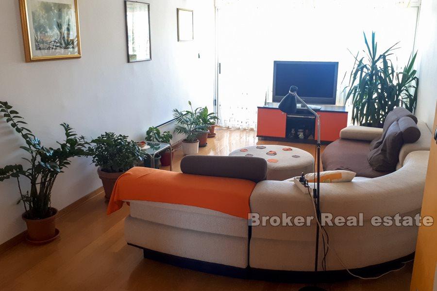 Split, Mertojak, byt se třemi ložnicemi na klidném místě