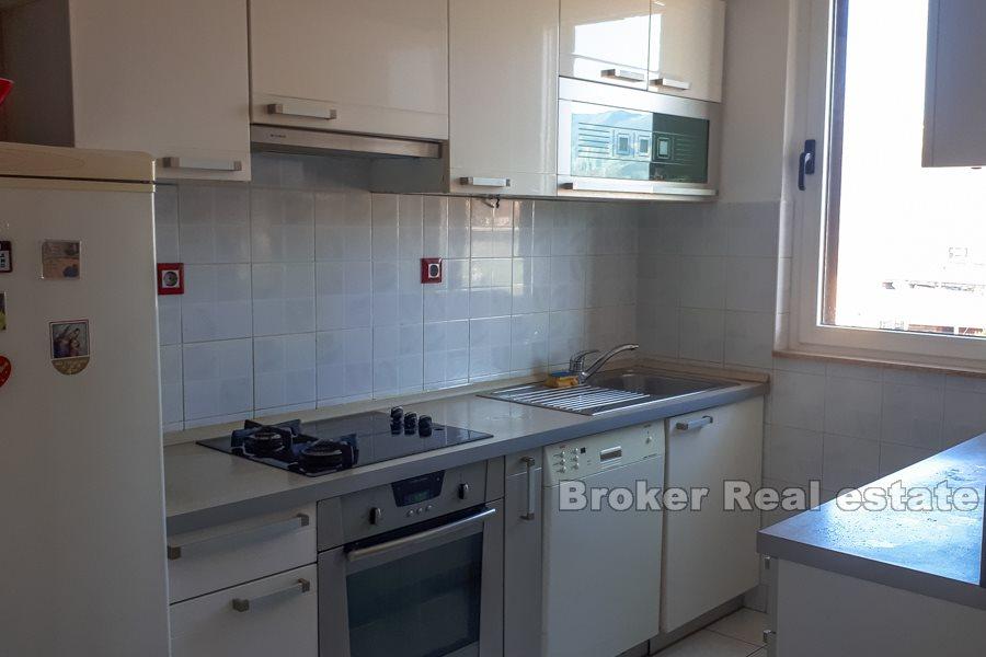 Split, Mertojak, trzypokojowe mieszkanie w spokojnej okolicy