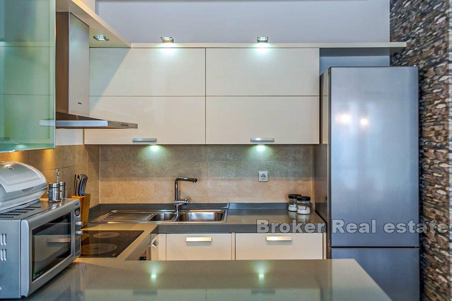 Split, Sukoisan, moderne tre-roms leilighet