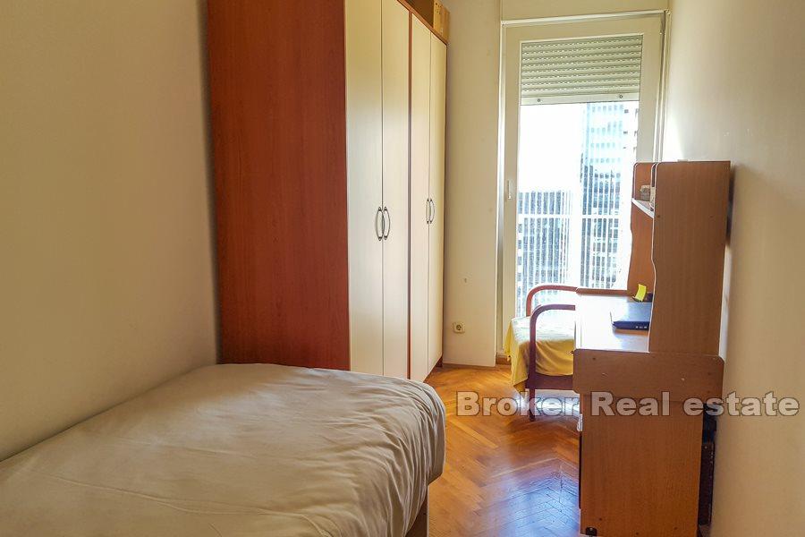 Split, Kman, trojizbový byt s výhľadom na mesto