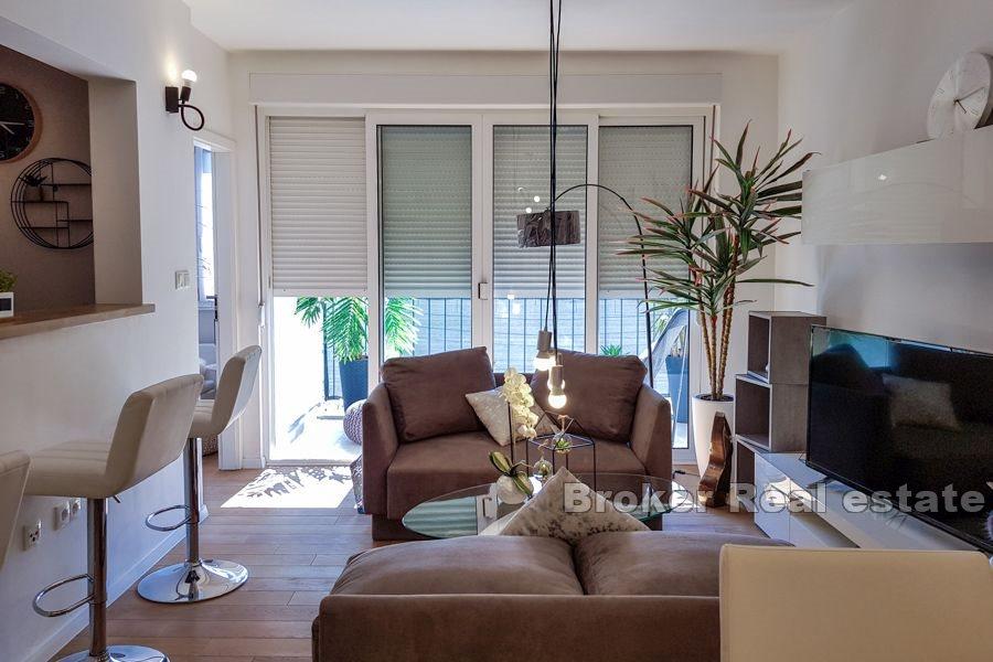 Сплит, Плоките, полностью отремонтированная квартира с двумя спальнями