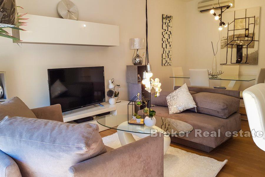 Сплит, Плоките, полностью отремонтированная квартира с двумя спальнями