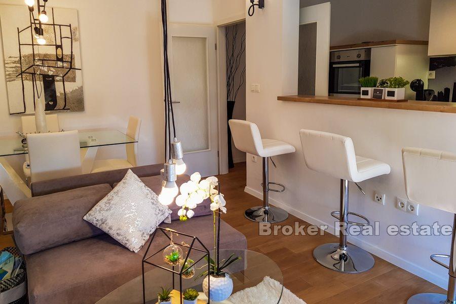 Сплит, Плоките, полностью отремонтированная квартира с двумя спальнями