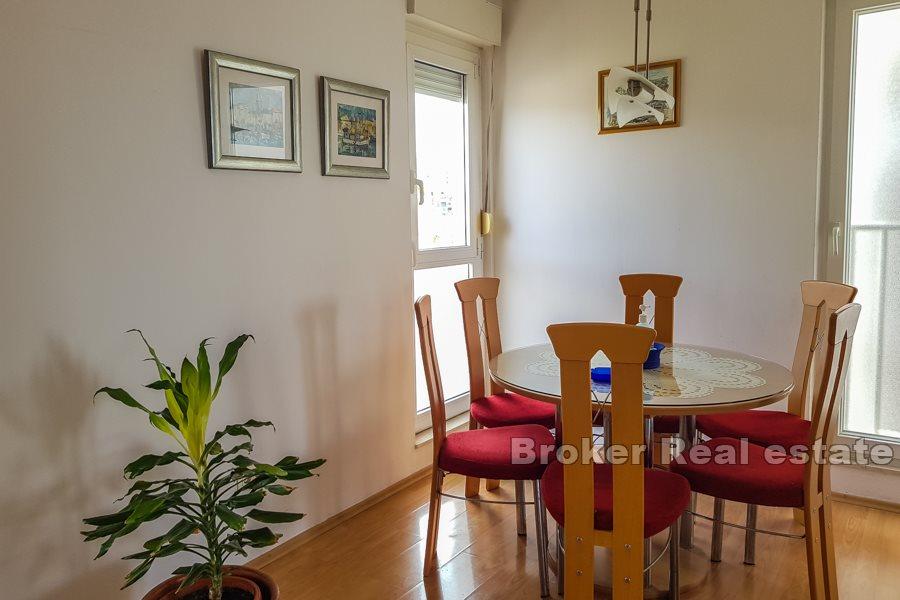 Split, Trstenik, przestronny apartament z widokiem na morze