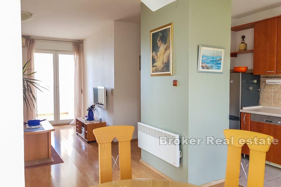 Split, Trstenik, przestronny apartament z widokiem na morze