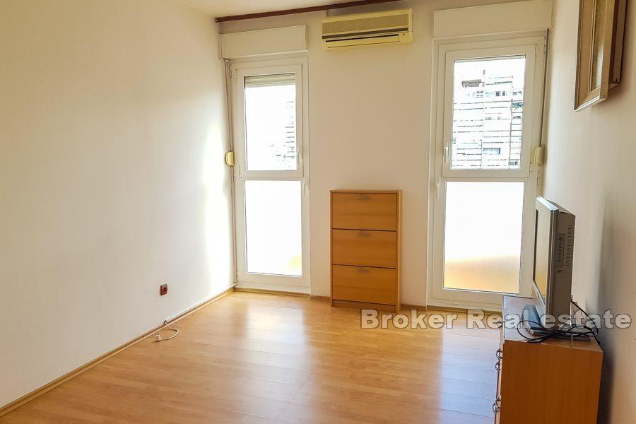Split, Trstenik, przestronny apartament z widokiem na morze