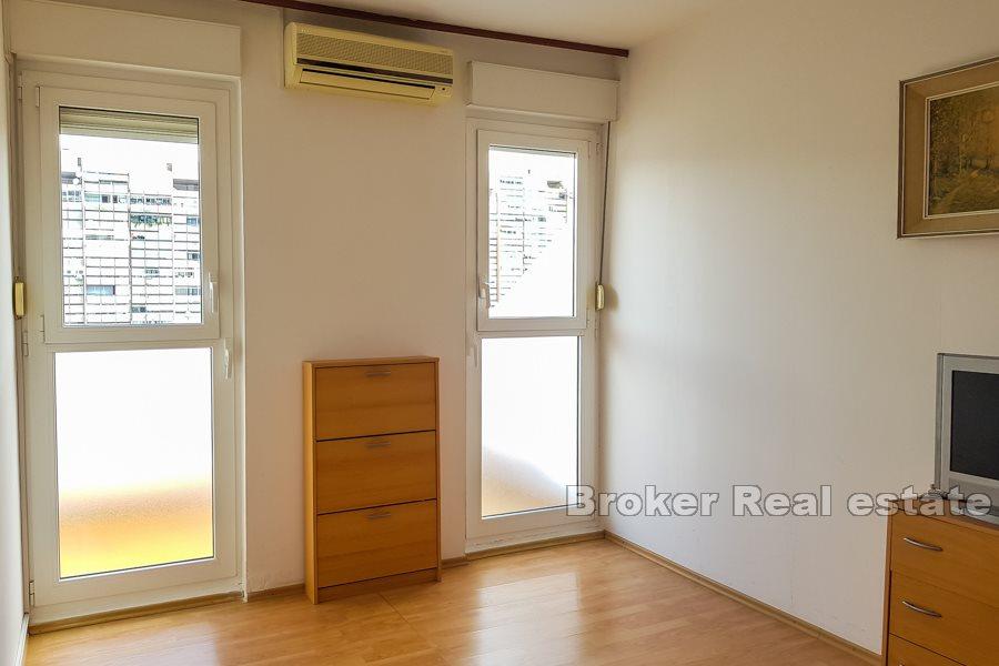 Split, Trstenik, przestronny apartament z widokiem na morze