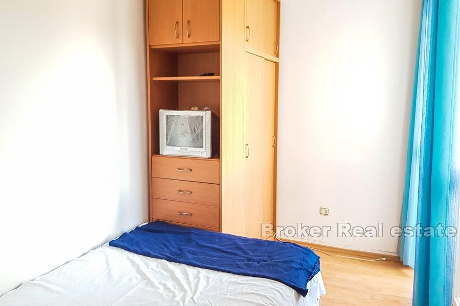 Split, Trstenik, przestronny apartament z widokiem na morze