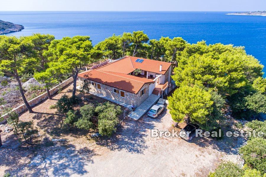 Ostrov Drvenik - jedinečná odľahlá nehnuteľnosť