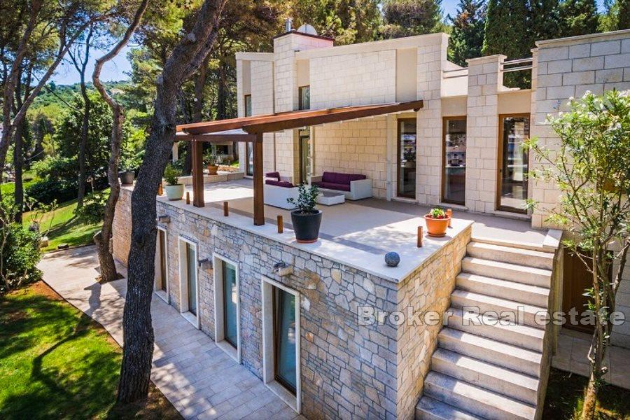 Ostrov Brač - jedinečná vila s bazénem