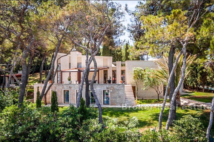 Ostrov Brač - jedinečná vila s bazénem