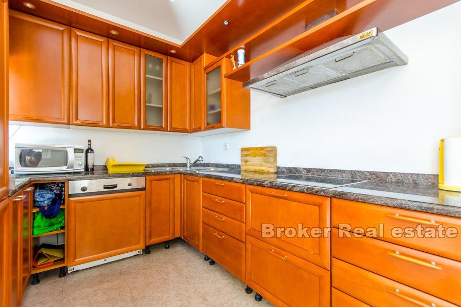 Split, Meje - Komfortowy apartament z tarasem i ogrodem