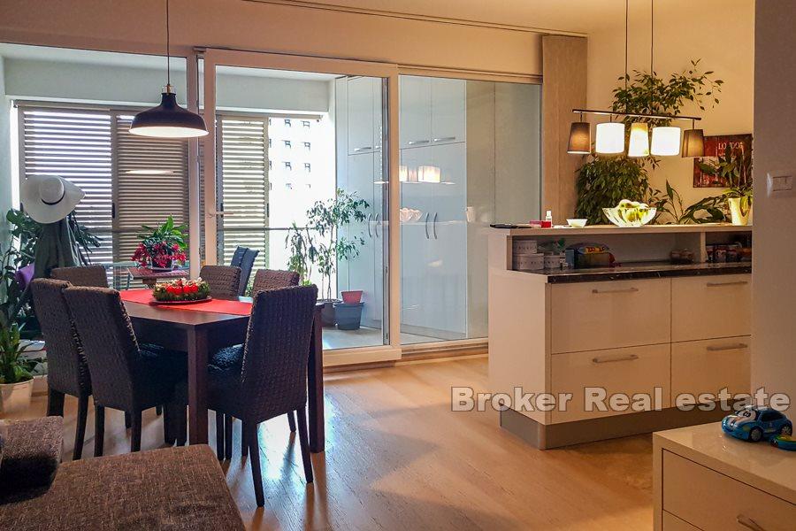 Split, Znjan - Nowoczesne mieszkanie z trzema sypialniami wysokiej jakości