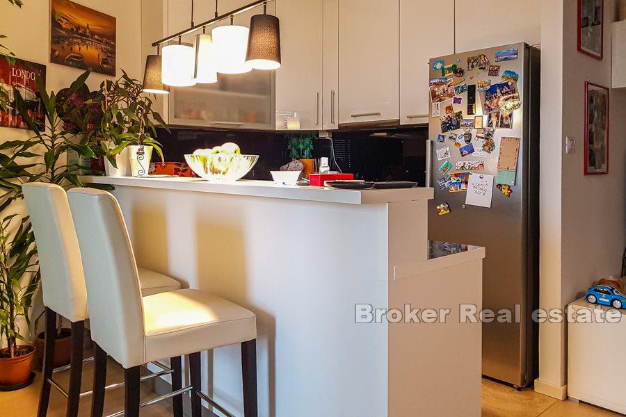 Split, Znjan - Nowoczesne mieszkanie z trzema sypialniami wysokiej jakości