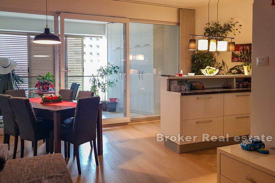 Split, Znjan - Nowoczesne mieszkanie z trzema sypialniami wysokiej jakości