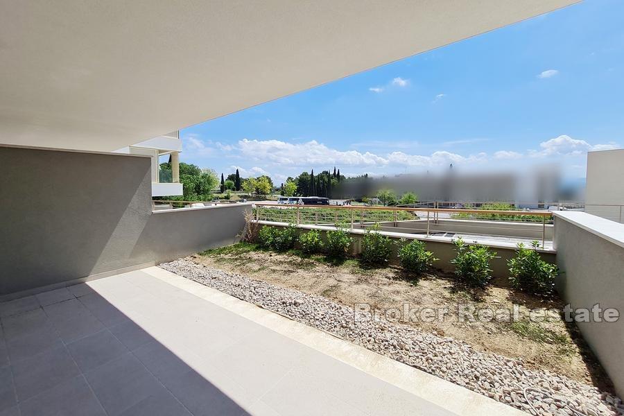 Split, Znjan - Apartament z ogrodem i widokiem na morze w nowym budynku