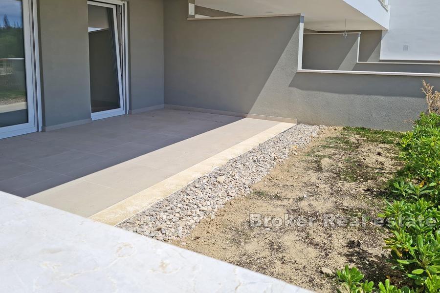 Split, Znjan - Apartament z ogrodem i widokiem na morze w nowym budynku
