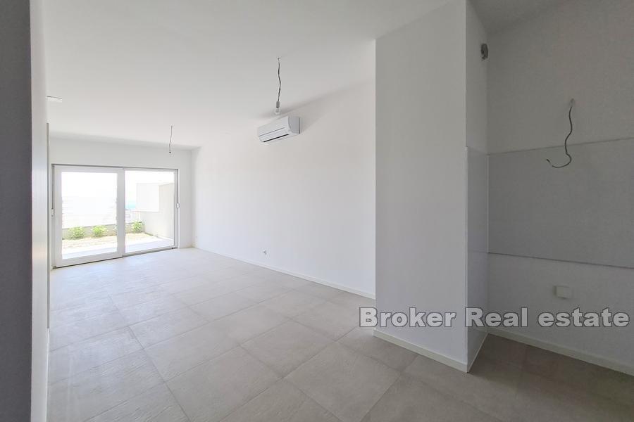 Split, Znjan - Apartament z ogrodem i widokiem na morze w nowym budynku