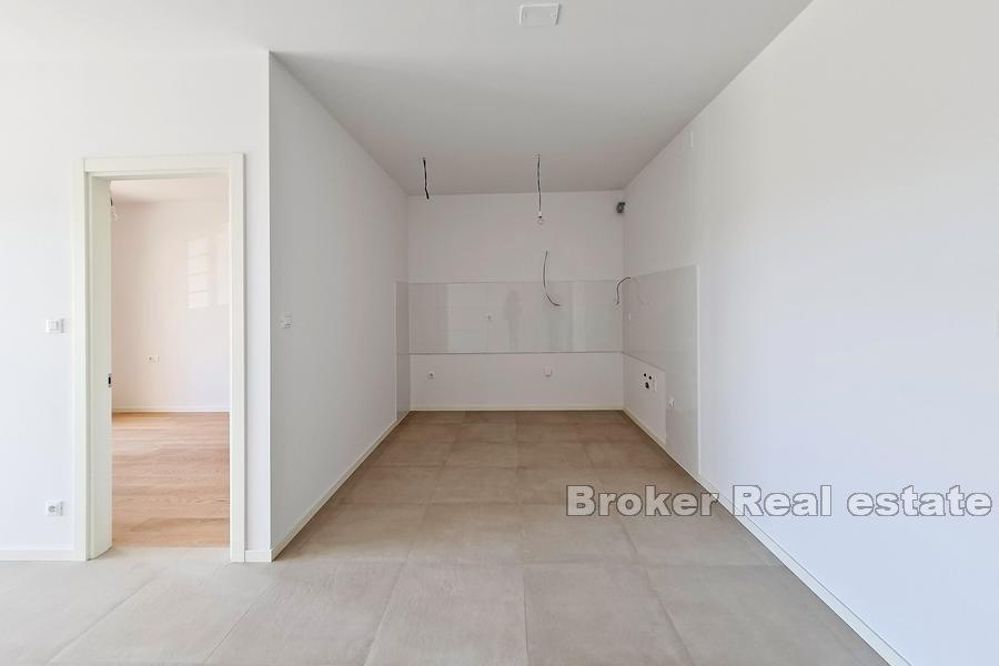 Split, Znjan - Apartament z ogrodem i widokiem na morze w nowym budynku