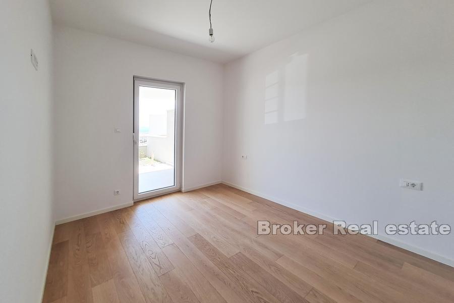 Split, Znjan - Apartament z ogrodem i widokiem na morze w nowym budynku