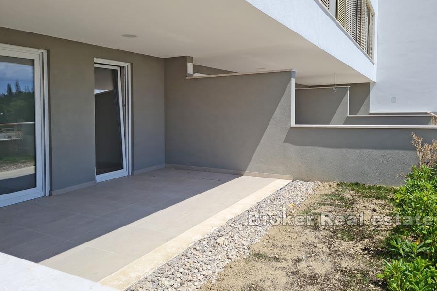 Split, Znjan - Apartament z ogrodem i widokiem na morze w nowym budynku
