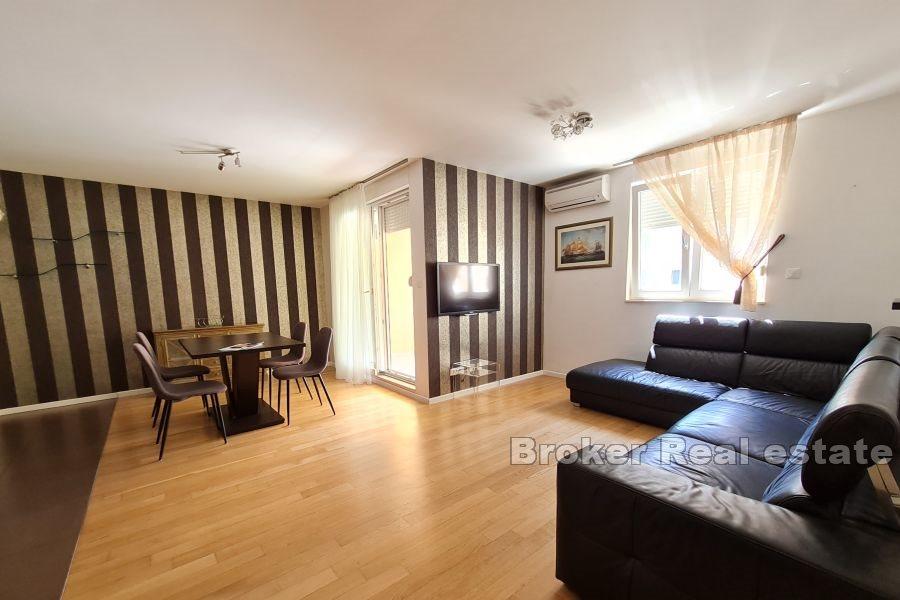 Split, Žnjan - Dwupokojowy apartament z garażem i widokiem na morze