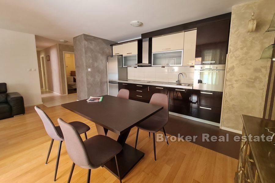 Split, Žnjan - Dvosoban stan s garažom i pogledom na more