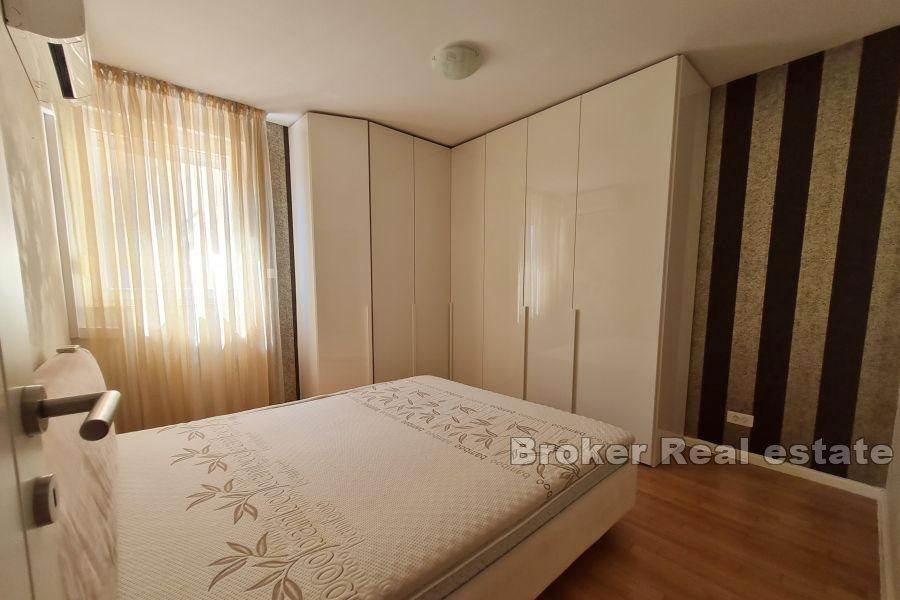 Split, Žnjan - Dvosoban stan s garažom i pogledom na more