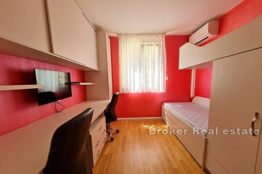 Split, Žnjan - Dvosoban stan s garažom i pogledom na more