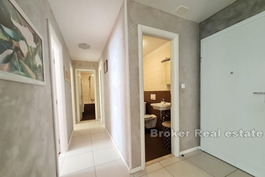 Split, Žnjan - Dvosoban stan s garažom i pogledom na more