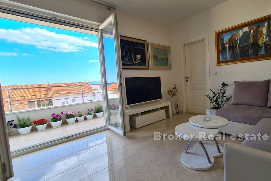 Kastela - Spacious apartment with garage and sea view