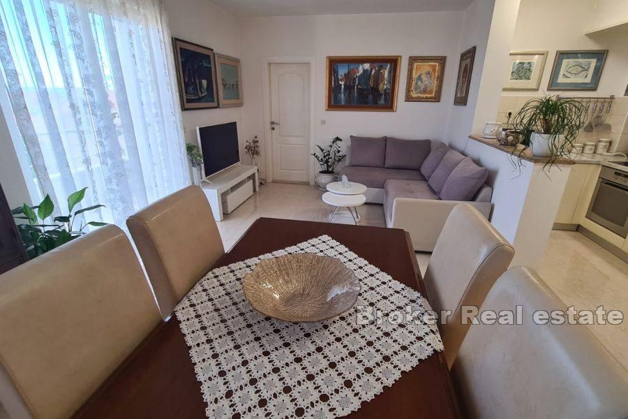 Kastela - Spacious apartment with garage and sea view