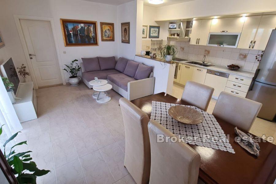 Kastela - Spacious apartment with garage and sea view