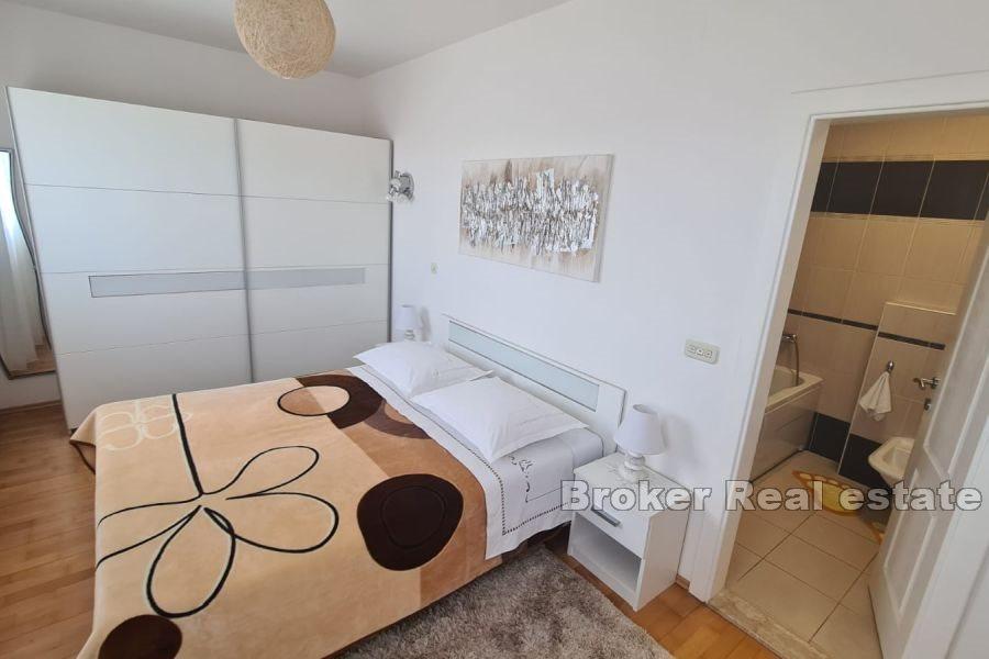 Kastela - Spacious apartment with garage and sea view