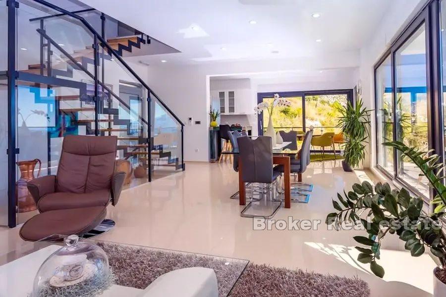 Омиш - Современная вилла с бассейном и видом на море