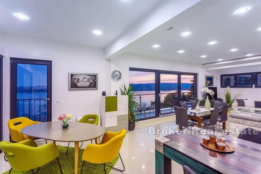 Омиш - Современная вилла с бассейном и видом на море