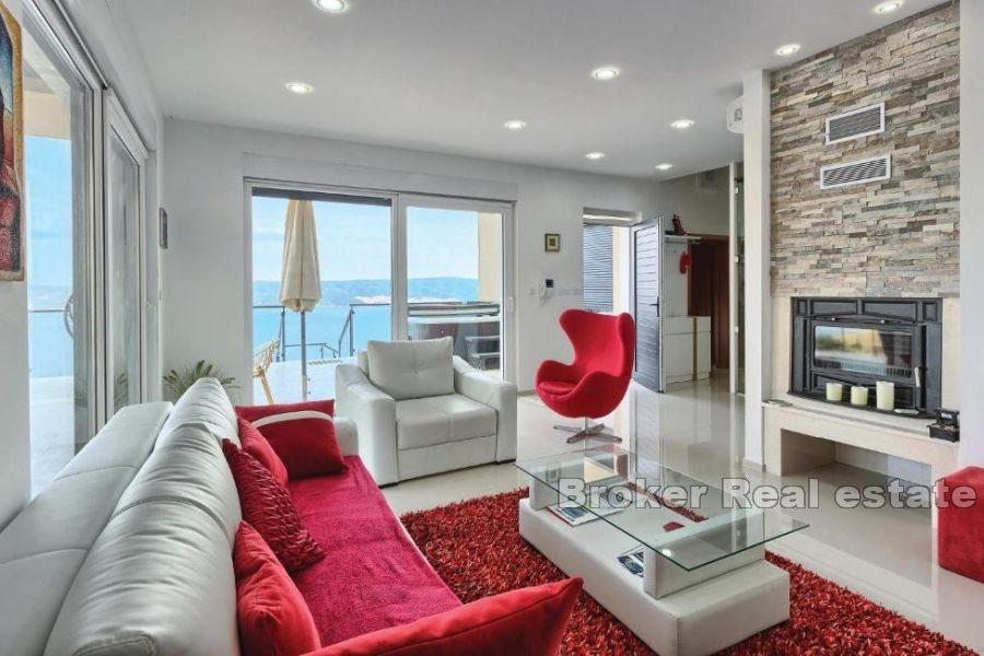 Omiš - moderná vila s výhľadom na bazén a more