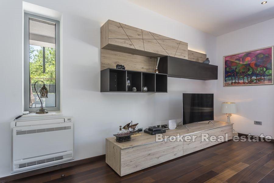 Split - Newly built modern house with pool